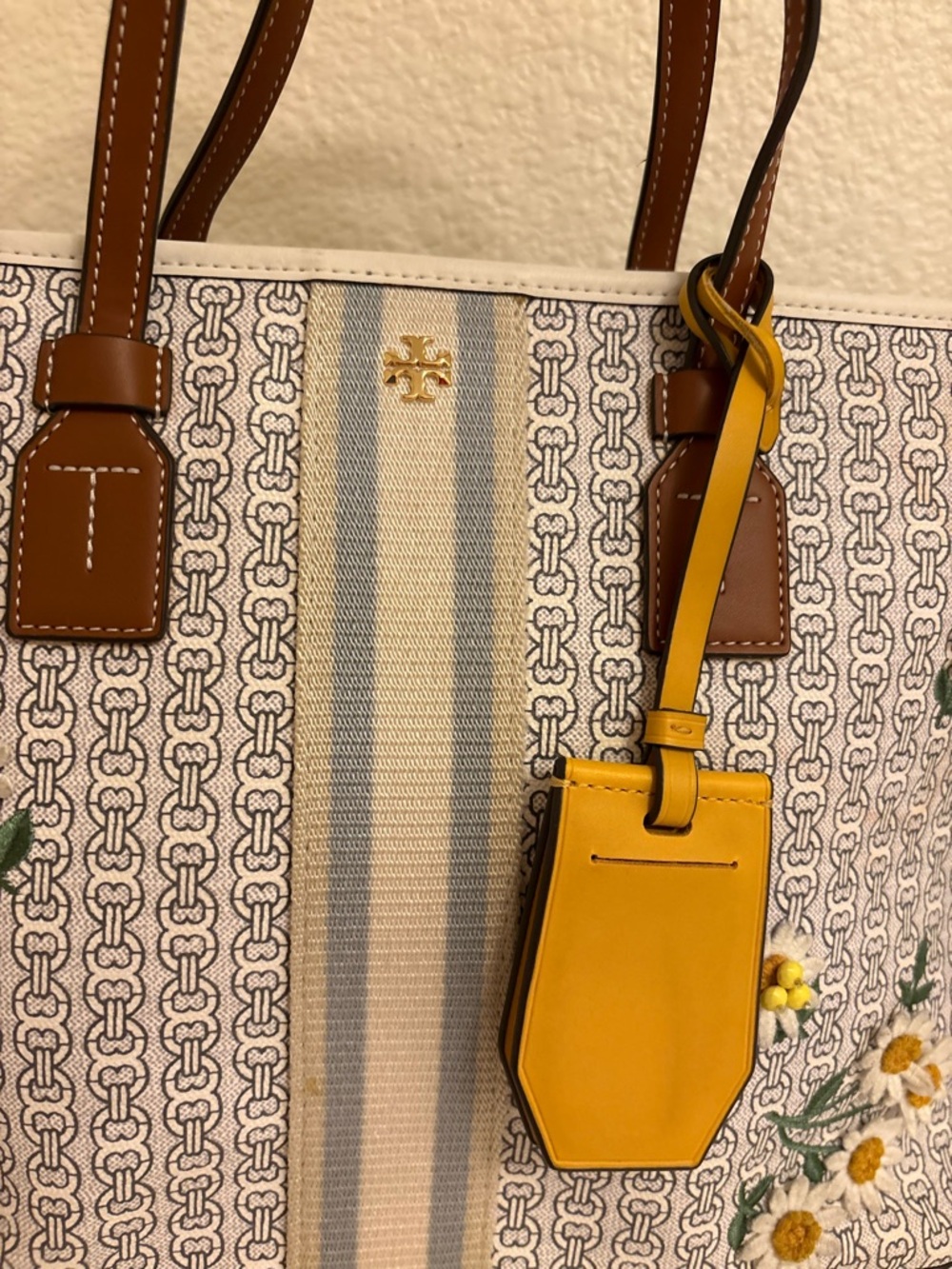 Limited Edition Tory Burch Gemini Tote Bag with Daisy Embroidery & Yellow Tag - Picture 2 of 16